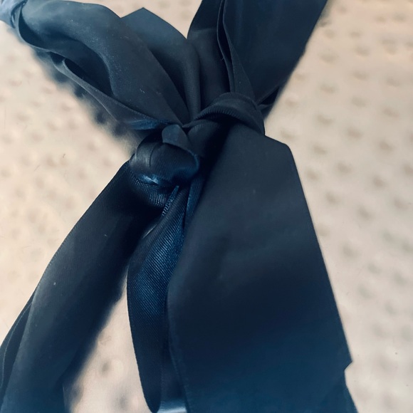 White House Black Market Elegant White Pearl Necklace - Picture 7 of 10